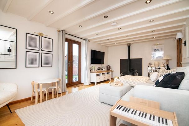 2 bedroom barn conversion to rent - Photo 1