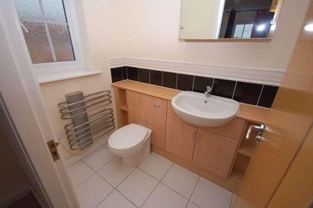 Brookhey, Hyde, SK14 - Photo 5