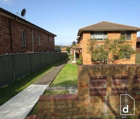 Low Maintenance Townhouse In Prime Location - Photo 3