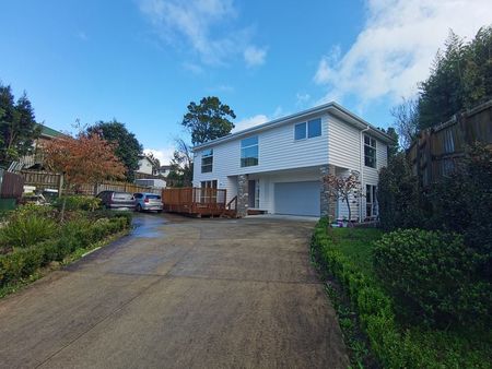 Sunny, modern, newly built, private and secured. - Photo 4