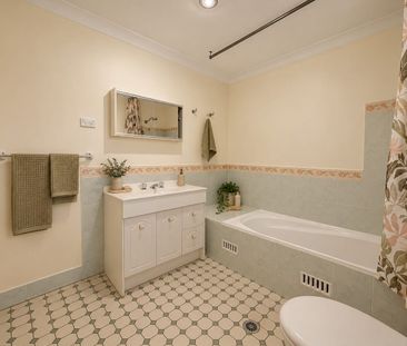 Charming One-Bedroom Retreat - Photo 6