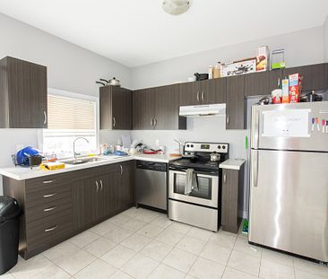 **ALL UTILITIES INCLUDED** Student Rooms For Rent in St. Catharines!! - Photo 5