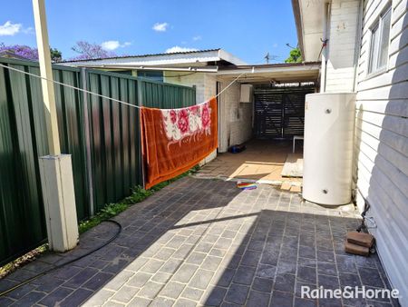 6 Johns Avenue, Macquarie Fields, NSW 2564 - Photo 4