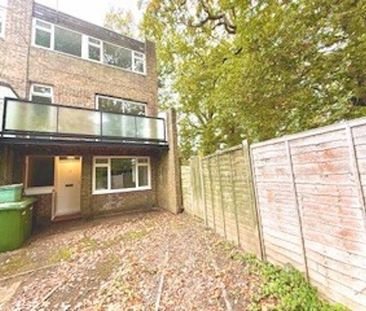 4 bedroom end of terrace house to rent - Photo 4