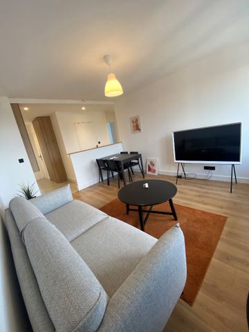 Location Appartement 3 pièces 57m² CALUIRE ET CUIRE 69300 - Photo 2