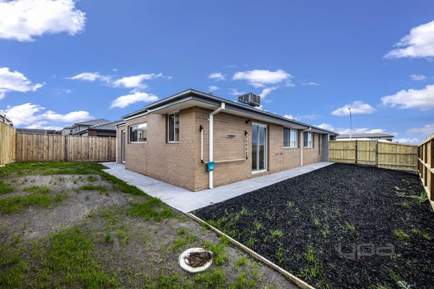 38 Gillespie Avenue, Werribee - Photo 1