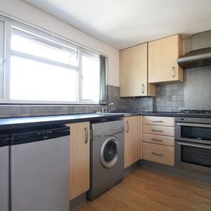 Kingsbridge Crescent, Southall - Photo 2