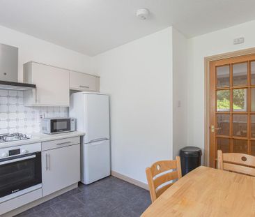 2 bedroom ground floor flat to rent - Photo 4