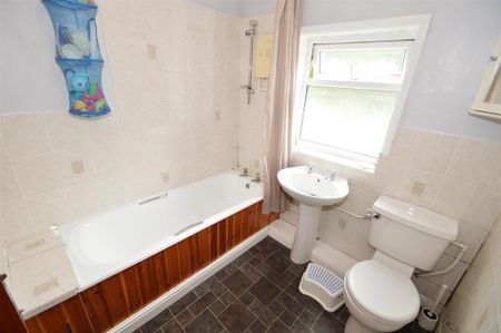 2 bedroom terraced house to rent - Photo 5