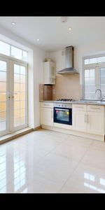 2 Bed Flat, Portland Road, SE25 - Photo 3