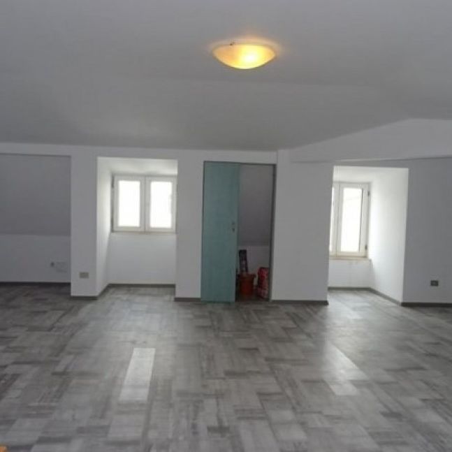 Vila,10 camere,Zona Titan. - Fotografie 1