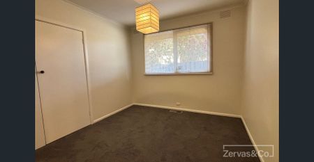 Family Residence in a Peaceful Court Setting - Photo 4