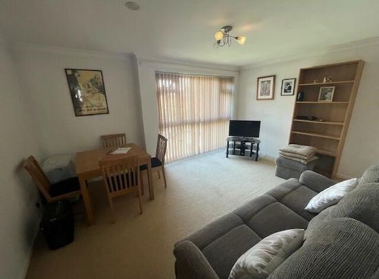 1 Bed Flat, Ashleigh Road, LE3 - Photo 1
