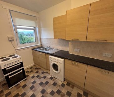 3 bedroom flat to rent - Photo 6