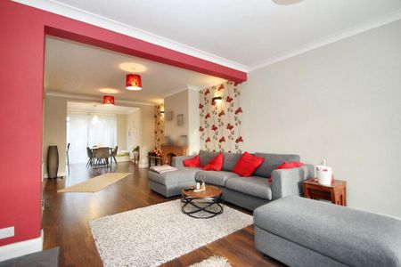 4 bedroom semi-detached house to rent - Photo 3