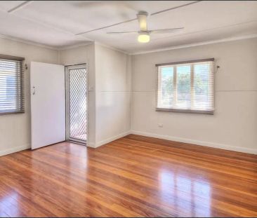 “Dual Living Family Home!” - Photo 6