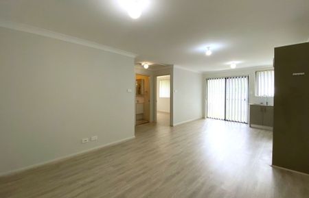 Beautiful Flat with off Street Parking&excl; - Photo 4