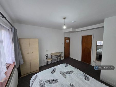 Studio to rent - Photo 5