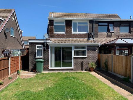 3 bedroom semi-detached house to rent - Photo 4