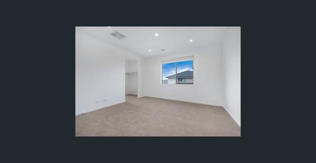 Modern Family Home in a Prime Officer Location - Photo 1