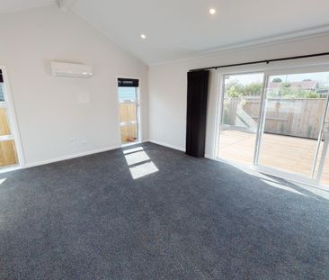 City Centre - 2 Bedrooms - Photo 2