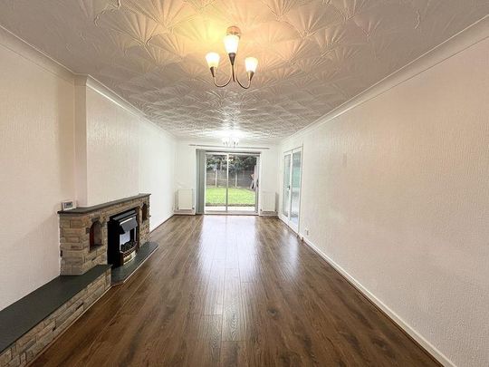 4 bedroom detached house to rent - Photo 1