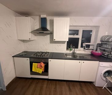 Room in a Shared House, Monega Road, E7 - Photo 3