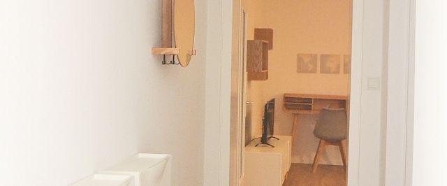 Nähe Barbarossaplatz - Modern möblierte Stadtwohnung - Photo 1