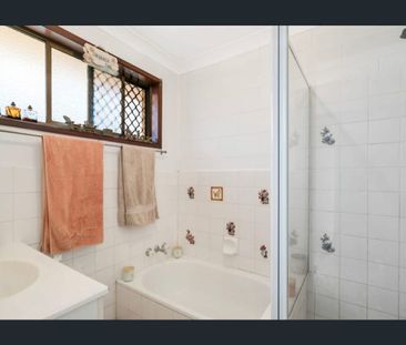 Beachside Duplex in the Heart of Palm Beach - Unfurnished - Photo 5