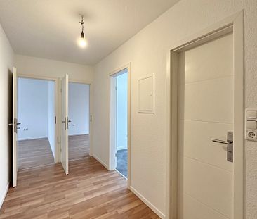 renoviert, modernisiert & bezugsfrei: Helle + gut geschnittene 2-Zi... - Foto 2