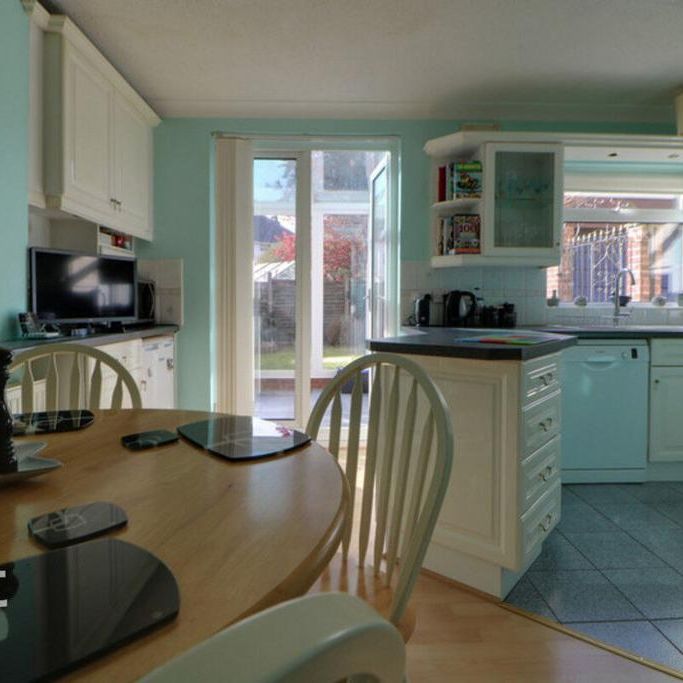 3 bedroom semi-detached house to rent - Photo 1