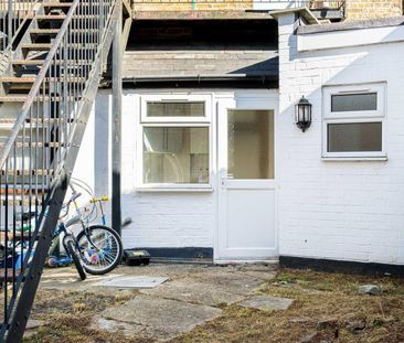 Station Road, Ashford, TW15 - Photo 2