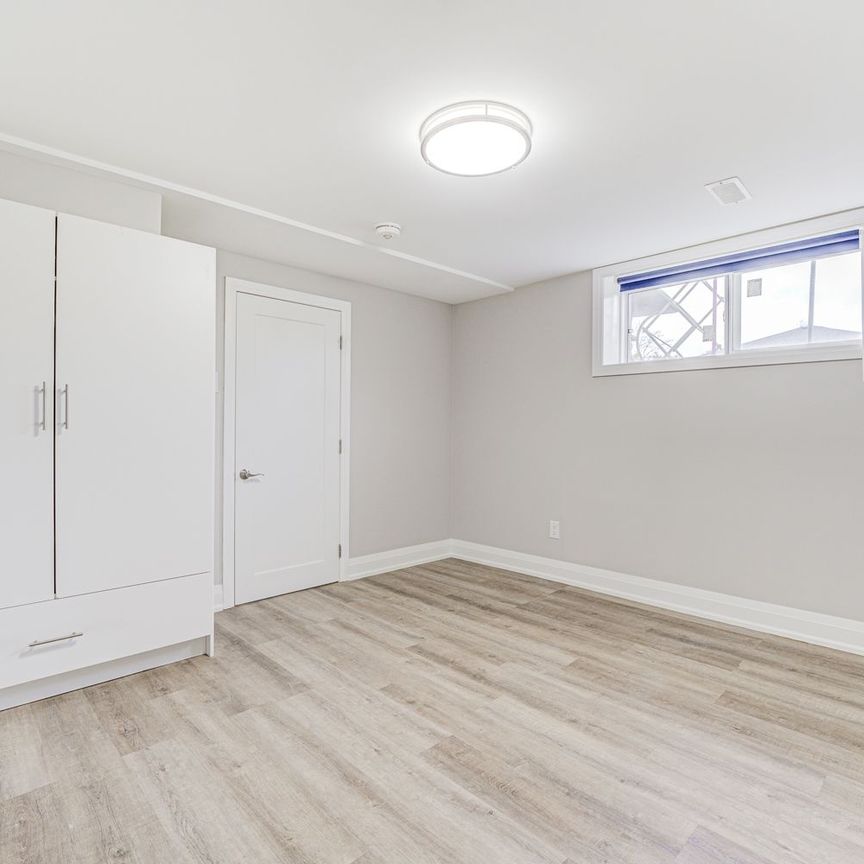 For Lease - 22 Decarie Circle, Toronto, Ontario - Photo 1