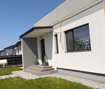 Casă de închiriat, 3 camere, curte mare - Fotografie 2