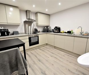 2 bedroom Flat in 1 Towers Way, Leeds - Photo 6