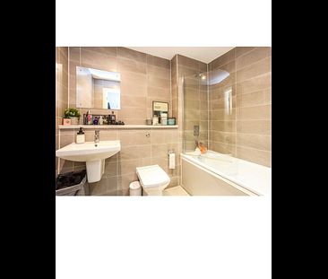 1 Bed Flat, Michigan Avenue, M50 - Photo 1