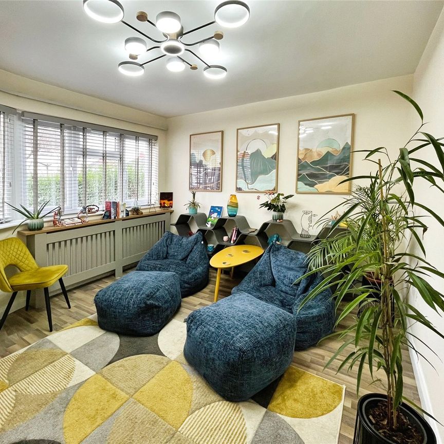 Longford Avenue, Feltham, TW14 9TH - Photo 1