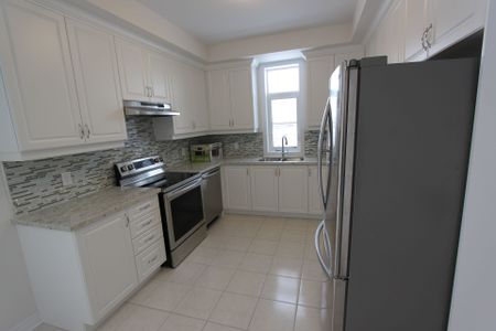 For Lease - 81 Grand Trunk Avenue, Vaughan, Ontario - Photo 5