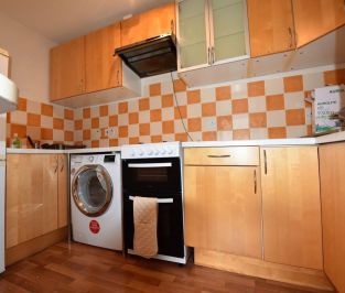 1 bedroom Flat in Abbeydale Grove, Leeds - Photo 4