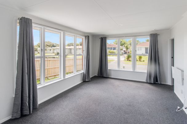 Sunny brick home in a super convenient location! - Photo 1