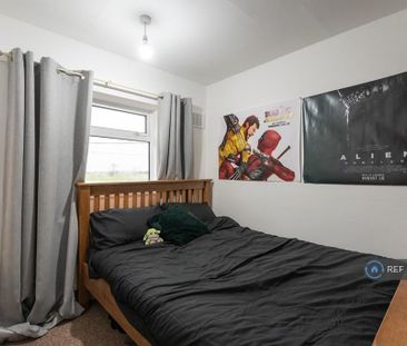 3 bedroom end of terrace house to rent - Photo 2