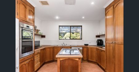 Family Home In Beautiful Rural Setting - Photo 3