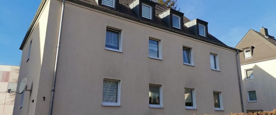 Helle, sanierte DG-WHG mit neuem Laminat – ab sofort in Reichenbach, inkl. Keller, ohne Provision - Foto 1