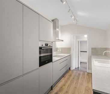 2 bedroom semi-detached house to rent - Photo 6