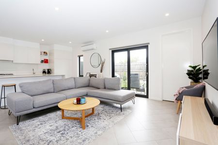 Low Maintenance Delight! - Photo 4