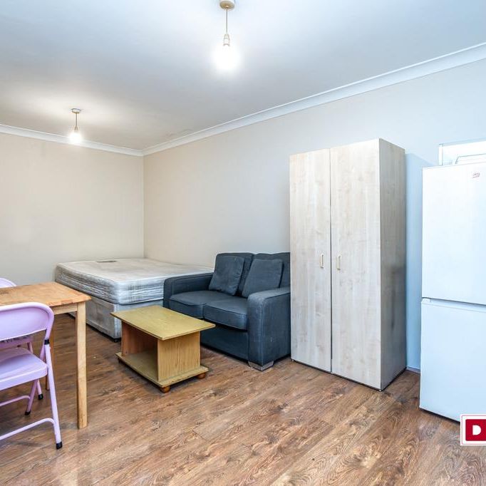 Studio to rent - Photo 1