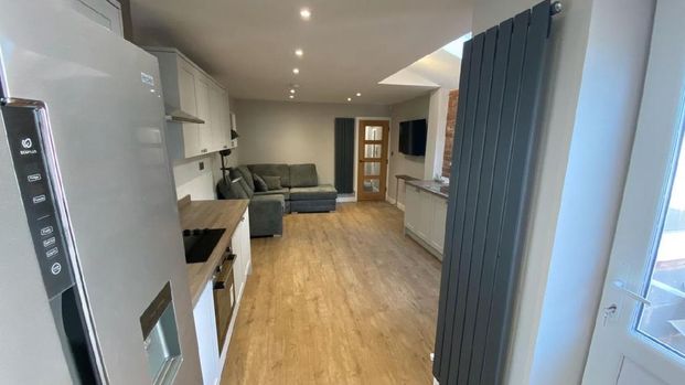 5 bedroom house to rent - Photo 1