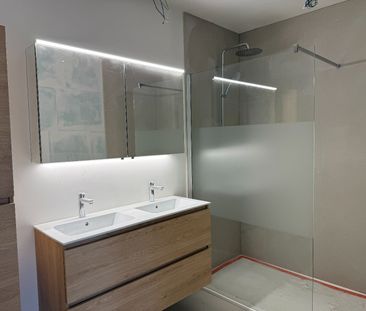 Instapklaar 2-slpk appartement met terras, autostplts en kelder - Foto 3