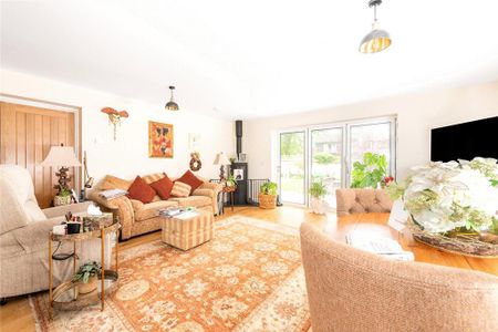 7 bedroom bungalow to rent - Photo 2