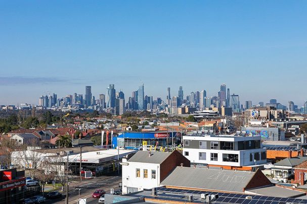 Top Floor Light Filled Apartment With City Views - Photo 1